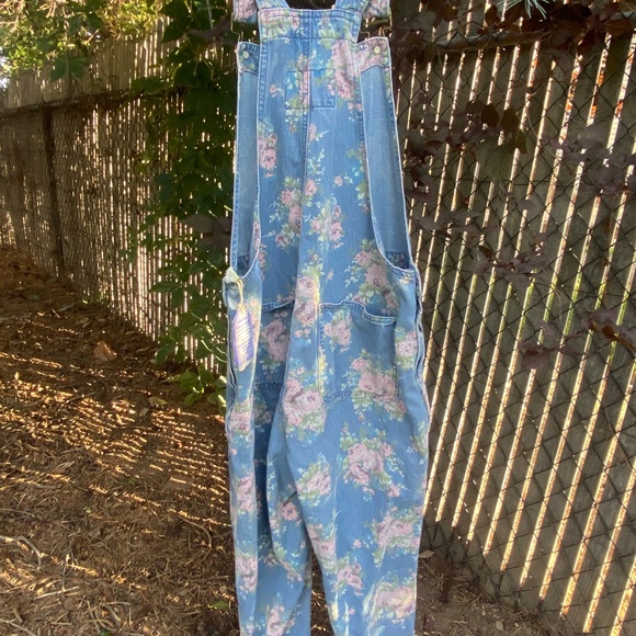 🌸 April Cornell Floral Overalls – Size Small – NWT – $50
- Picture 4 of 8